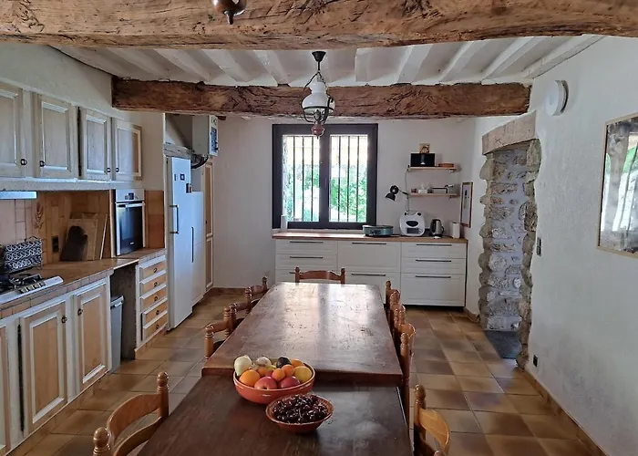 Holiday home Grand Mas Catalan En Pleine Nature Avec Piscine